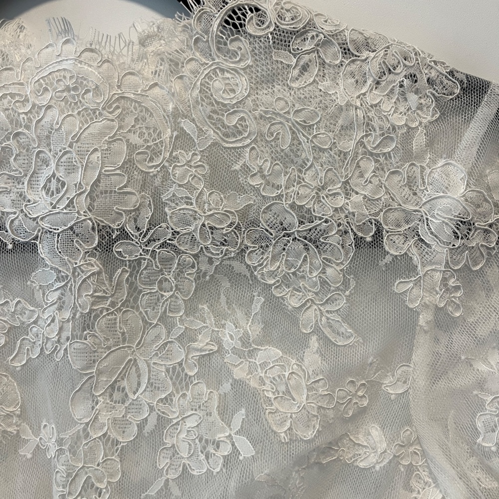 Ivory Lace Top - Picture 2 of 4